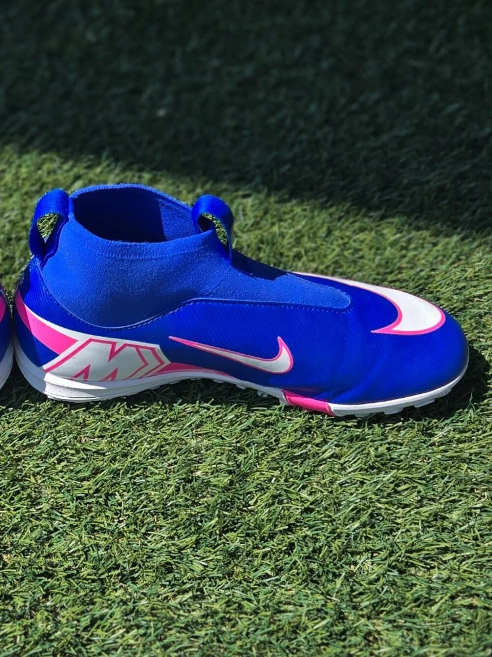 Nike Laceless Turf Soccer Shoes Blue White Pink Athletic Cleats Size - 3.5